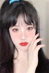 女巨人踩人