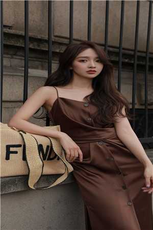 美女不戴衣服图片透明