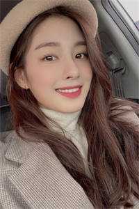 废旧厂房里和流浪狗做
