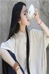 没带奶罩的妇女