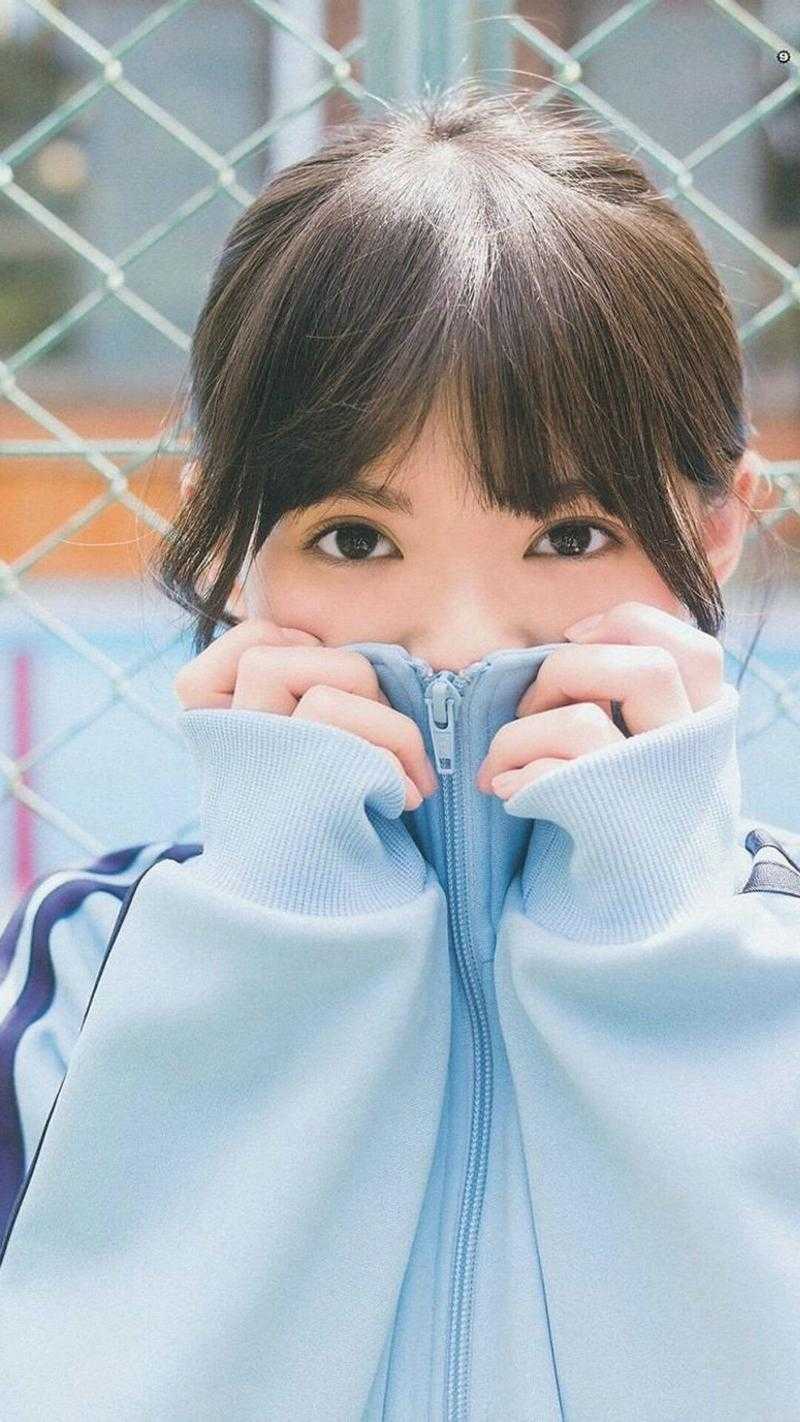 篮球帅哥被小孩掏裆
