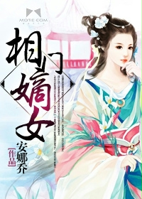 跪下用嘴接男主人的尿