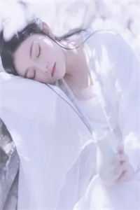 自我体罚超狠的女生
