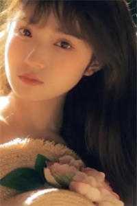 黑色的鞋底碾压我的舌头