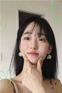 男生把自己的手到女生的QQ里