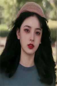 女王用臭脚折磨脚奴故事