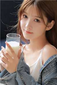 打女光屁屁打到红的图片