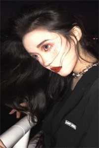 挠痒痒女生胳膊窝和腋下肚子