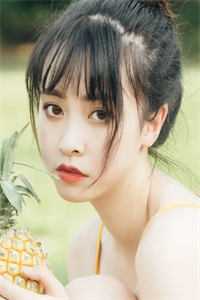 比基尼美女挠痒痒