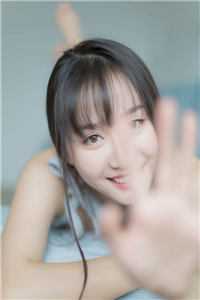 把奶从乳罩里掏出来