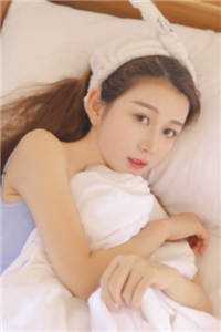 小龙女双腿笔直玉液横流