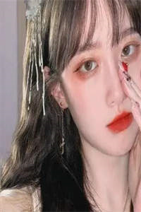宝宝把腿抬起来靠墙上就不疼了